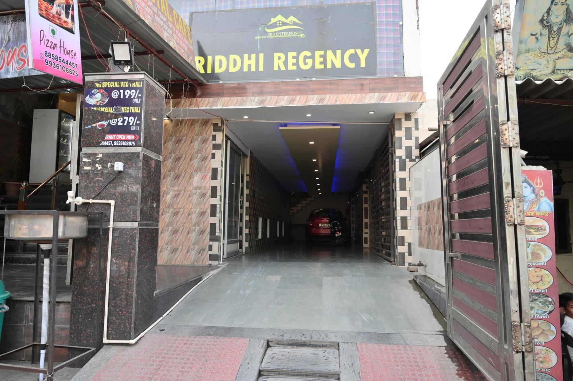Hotel Riddhi Regency Лакхнау Экстерьер фото