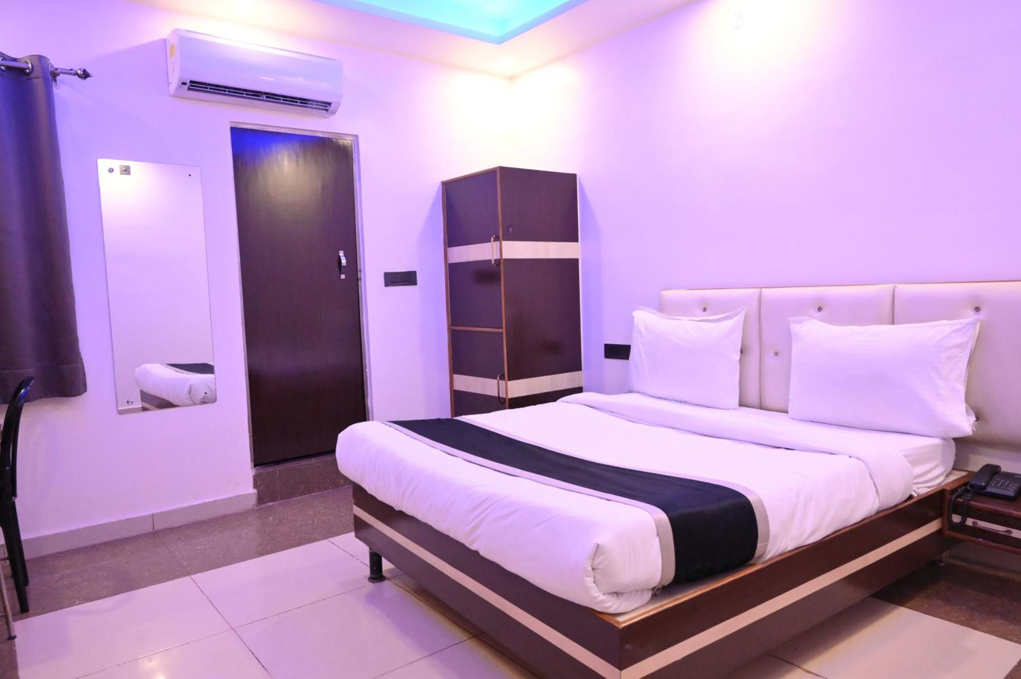 Hotel Riddhi Regency Лакхнау Экстерьер фото