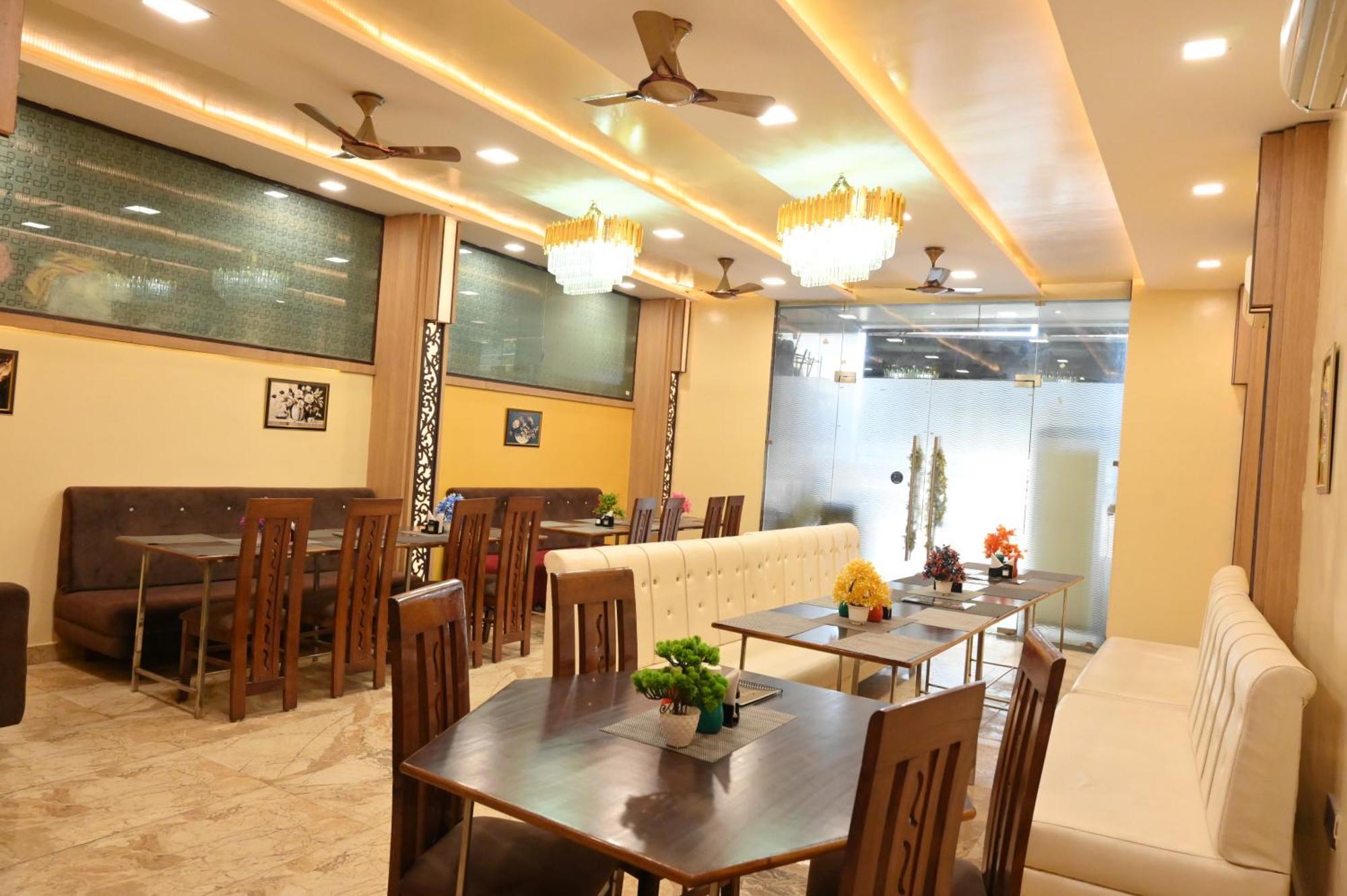 Hotel Riddhi Regency Лакхнау Экстерьер фото